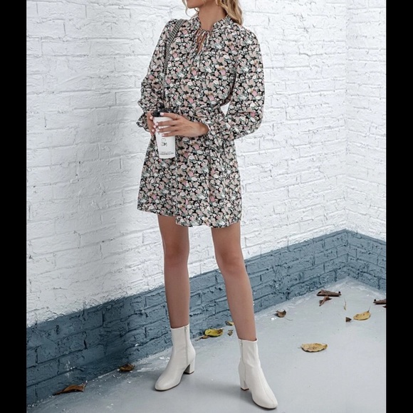 ❌Not For Sale❌ 🆕Tie Neck Ditsy Floral Print Dress - Picture 7 of 7